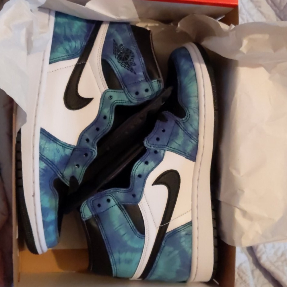 WMANS Air Jordan 1 High OG - Picture 2 of 4